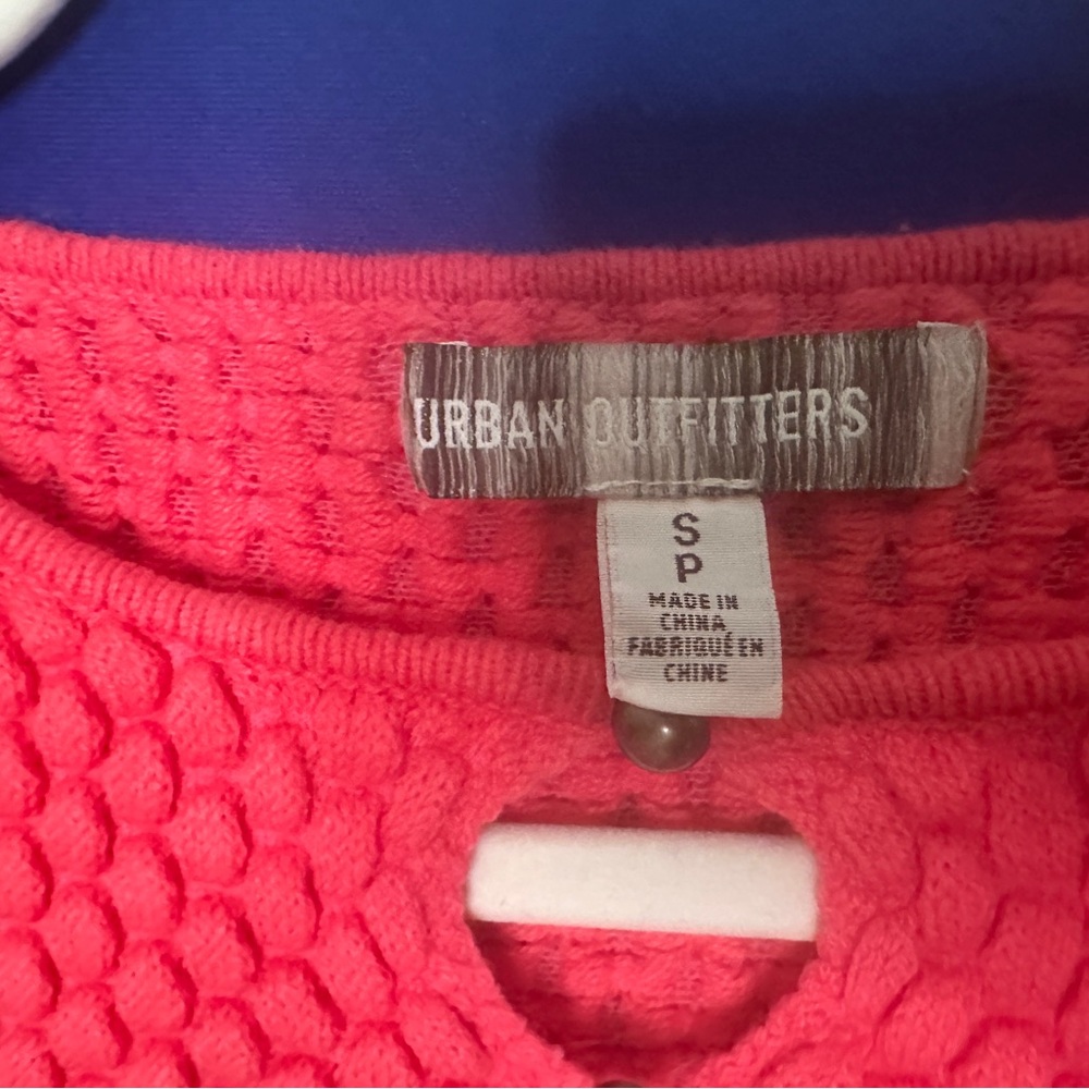 Urban Outfitters Coral Long Sleeve Crop Top - Picture 3 of 3